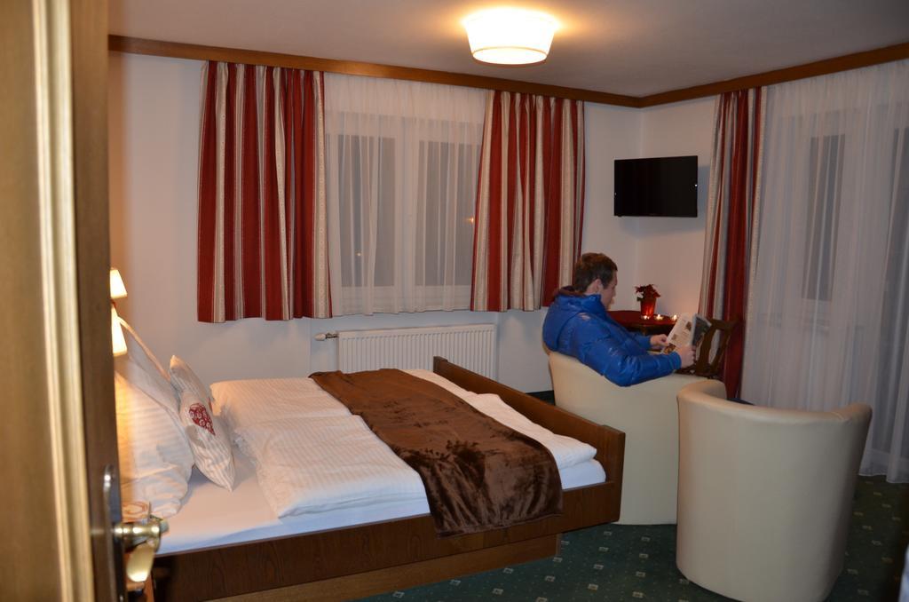 Haus Bergland Hotel Fieberbrunn Bagian luar foto